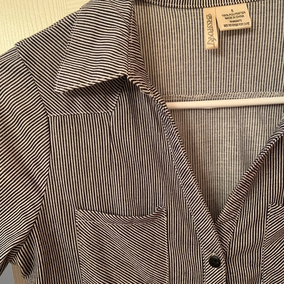 Extra long button up - Picture 3 of 4